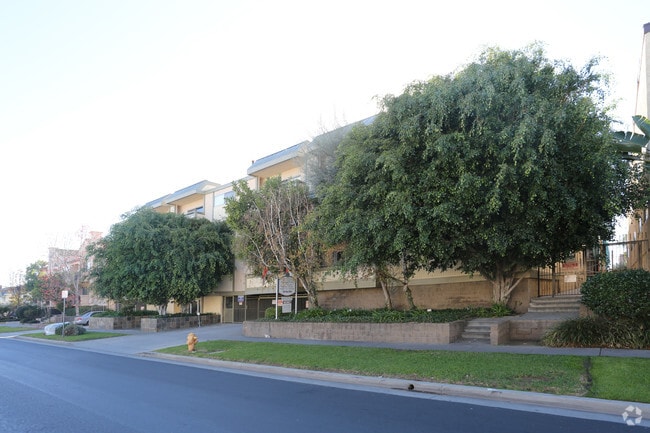 Building Photo - 3735 Bagley Ave Apartments