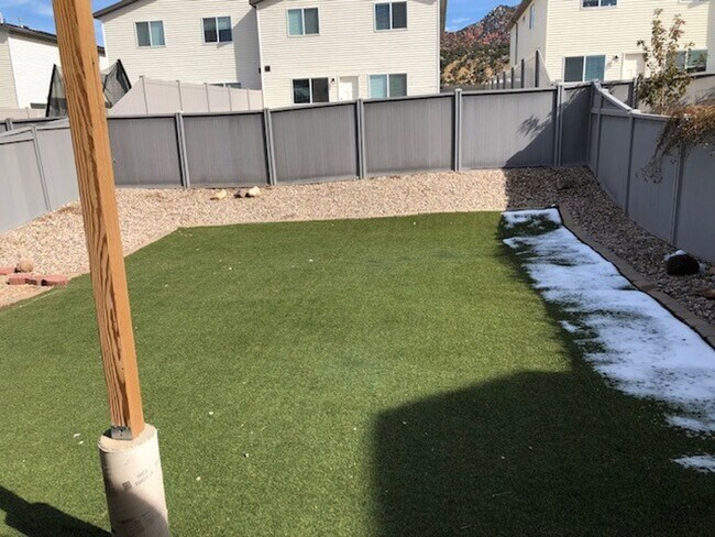 Building Photo - Mountain Vista Townhome