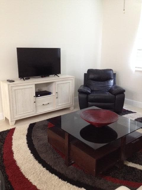 Building Photo - 630 S Sapodilla Ave