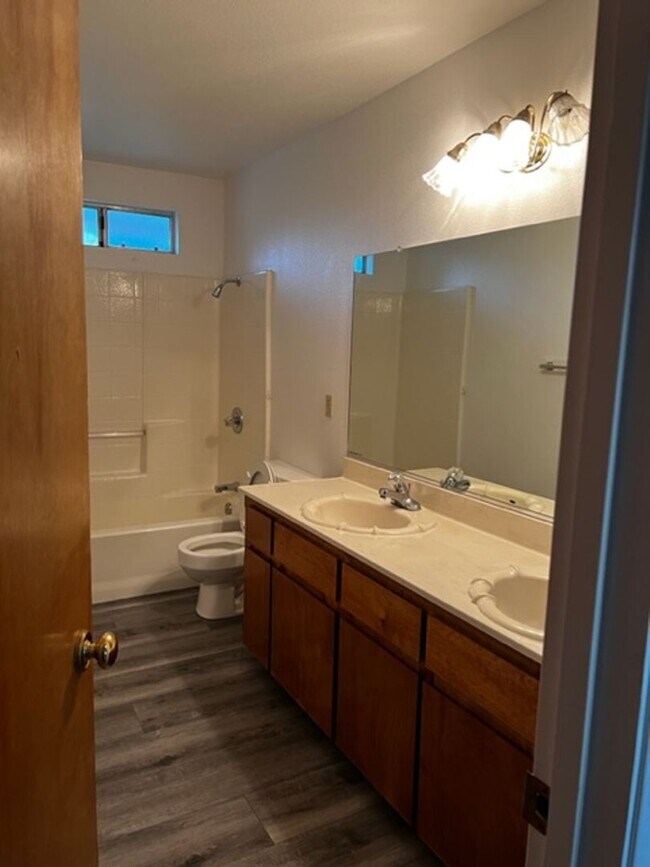 Building Photo - 600 Tuohy St