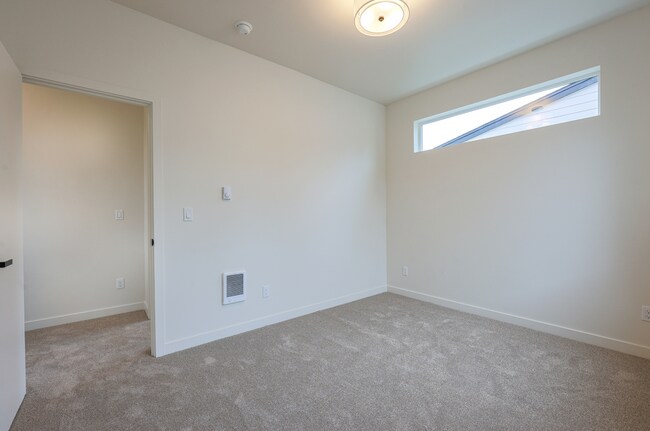 Building Photo - 4278 NE Going St