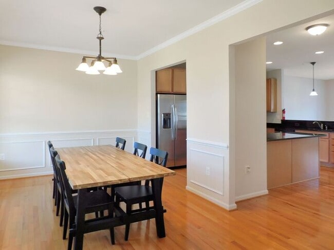 Building Photo - 23363 Marview Ct