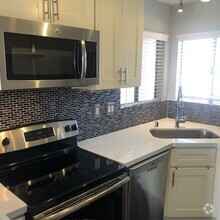 Building Photo - Newly Updated 1 bedroom 1 bath Condo - Ded...