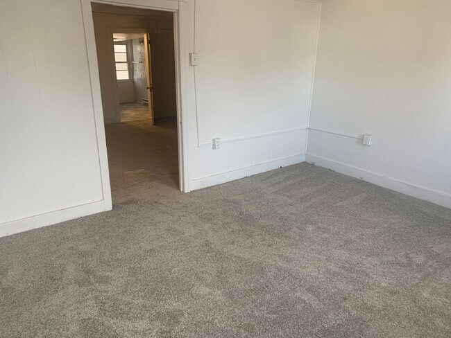 Building Photo - 4 Bedroom House Yard and Parking-York City