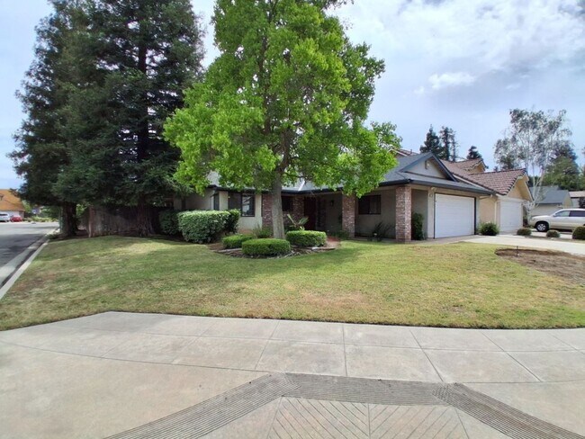 Building Photo - Charming Well-Maintained 3-Bed Fresno House!