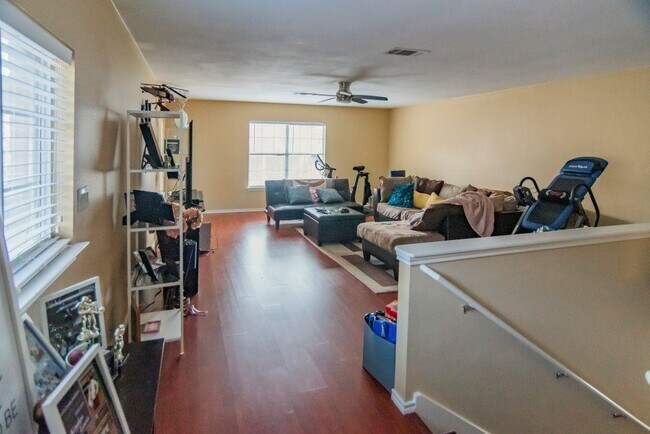 Building Photo - 1117 Del Roy Dr