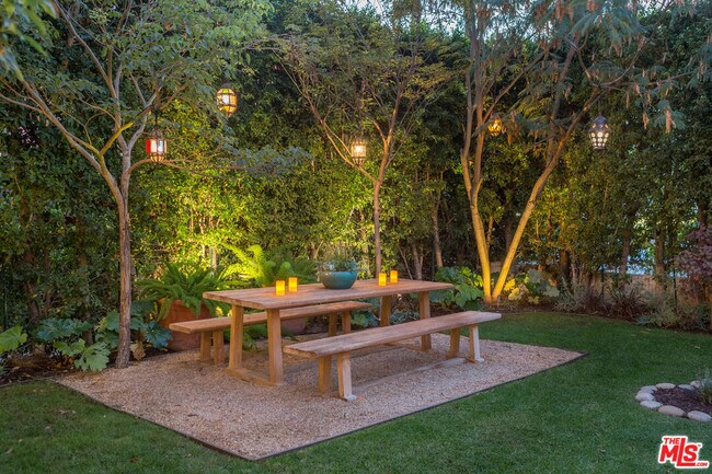 Building Photo - 1930 Rodney Dr