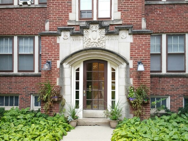 Building Photo - 725 Hinman Ave