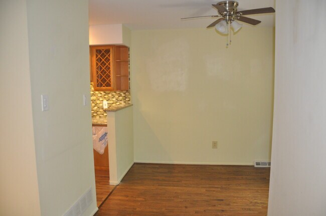 Building Photo - 570 Barrett Ave