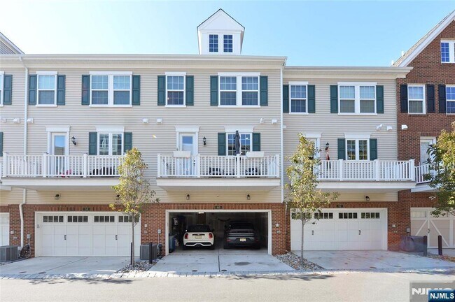 Building Photo - 60 Litchfield Ln