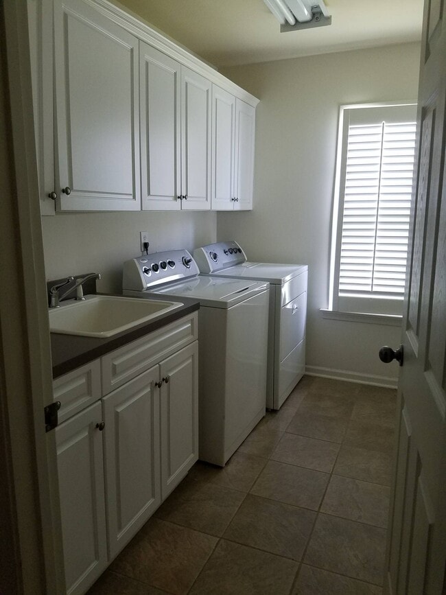 Building Photo - 9500 Colleton Pl