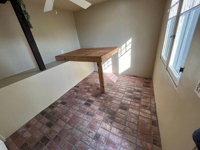2nd bedroom/office/creative space - 934 Micheltorena St