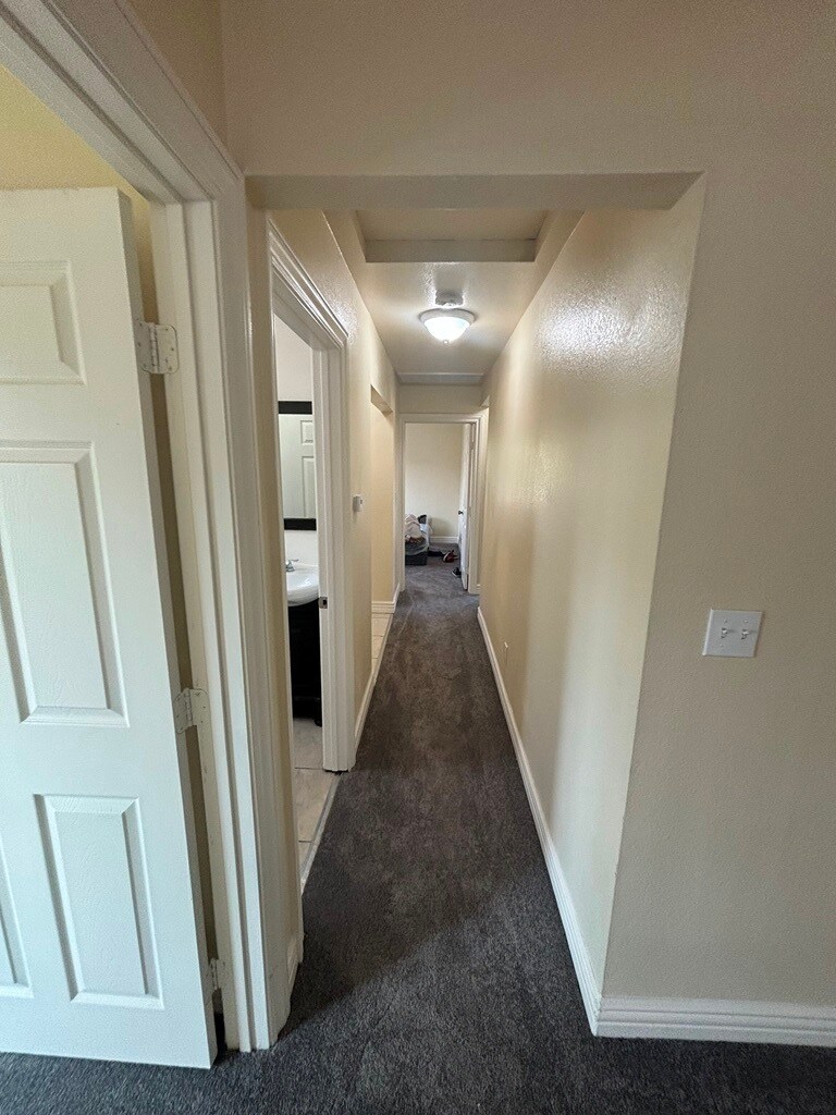 Building Photo - 413 E 109th St