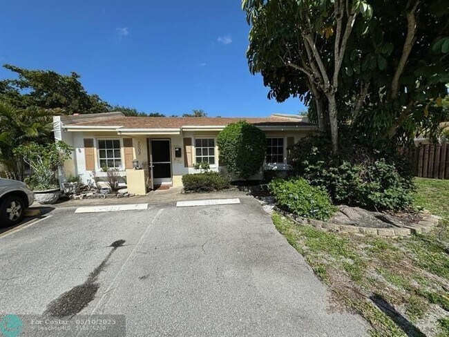 Building Photo - 3008 NW 69th Ct