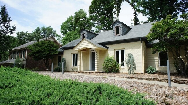 Building Photo - 4400 Woods End Ln
