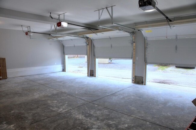 Building Photo - 76 W Starr Ave