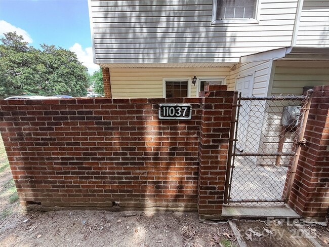 Building Photo - 11037 Hunter Trail Ln