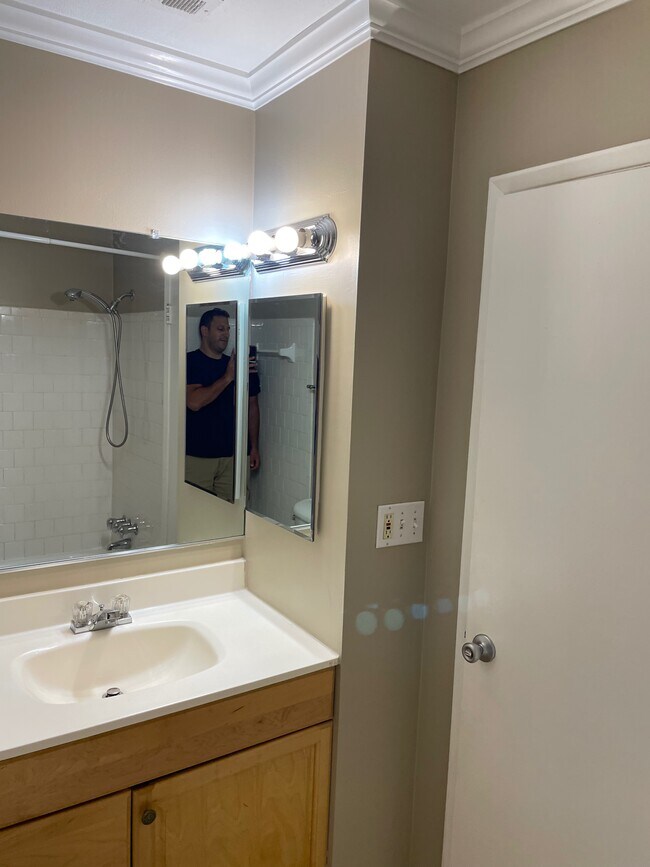 Master Bathroom - 6099 Majors Ln