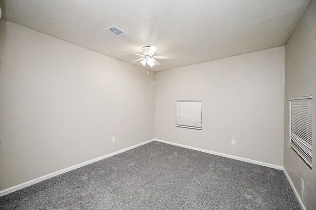 Building Photo - 7221 S Hall St