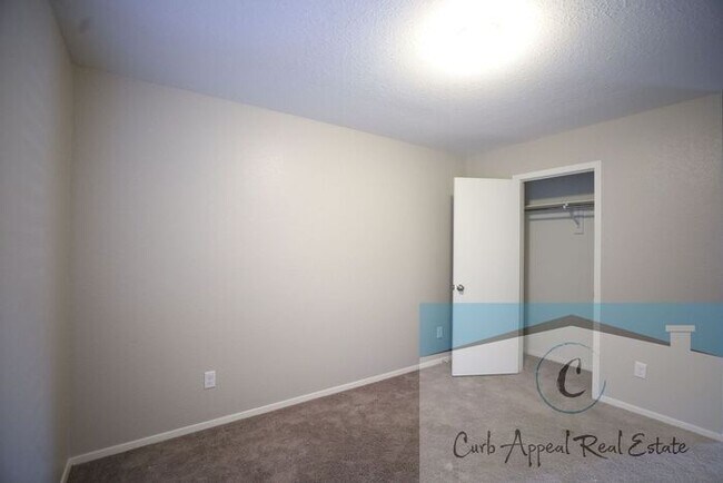 Building Photo - Beautiful 3 bed / 2 bath home with fenced back yard - Nettleton!!