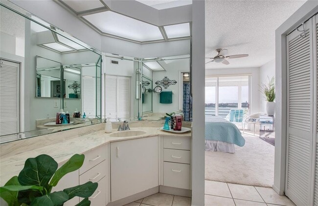 Building Photo - 8040 Sailboat Key Blvd S