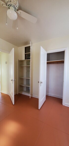 Building Photo - 631 W Cholla Ave