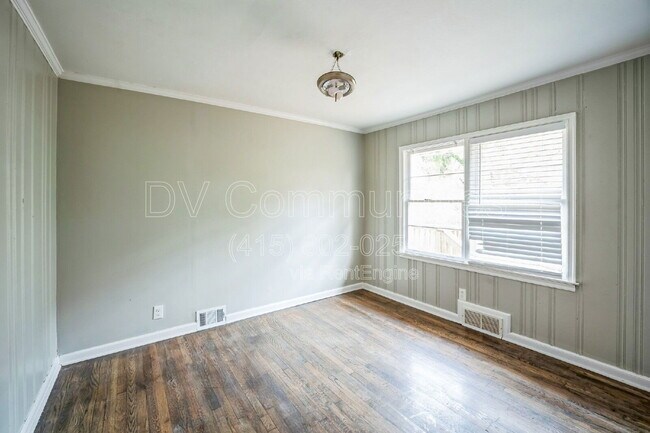 Building Photo - 927 Byron Dr SW