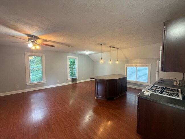 Building Photo - 528 E Buchtel Ave