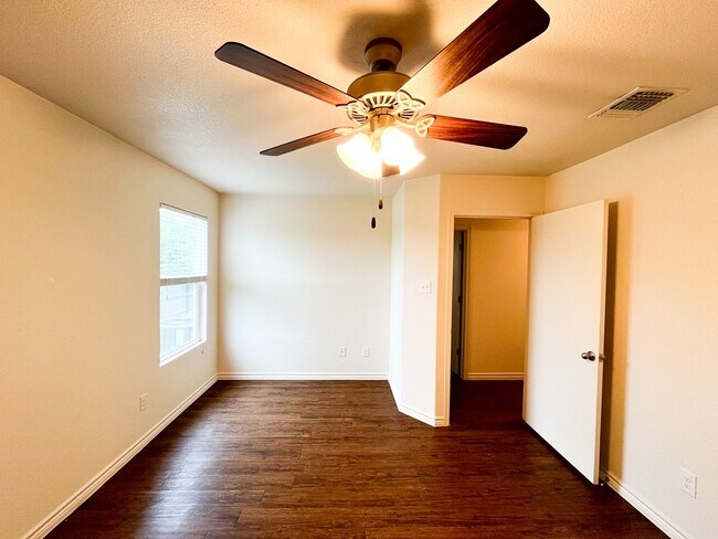 Building Photo - 1515 Justin Lp