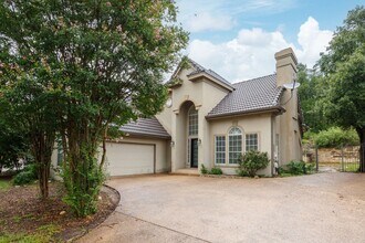 Building Photo - Spacious 3 Bed, 2.5 Bath in Prime Lakeway Location
