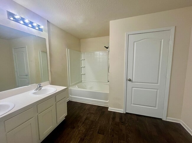 Building Photo - 131 Ashwood Cir