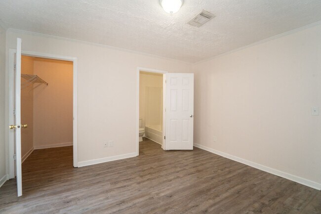 Building Photo - 37 Evergreen Ave