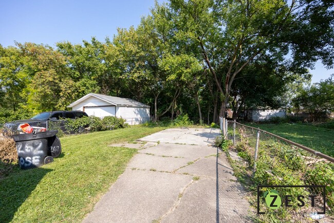 Building Photo - Carming 3-Bedroom Bungalow with Fresh Upda...