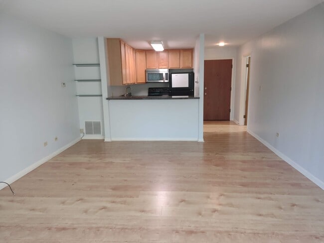 Building Photo - 5810 Oakwood Dr