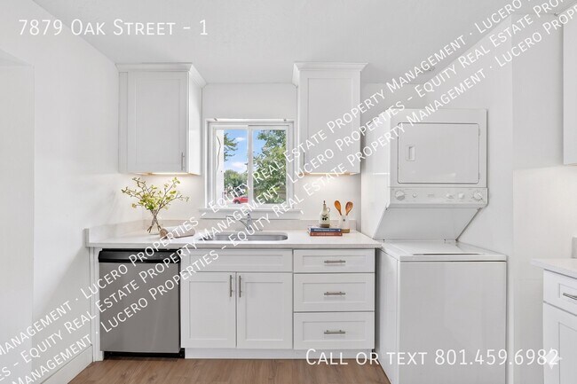 Building Photo - 7879 Oak St