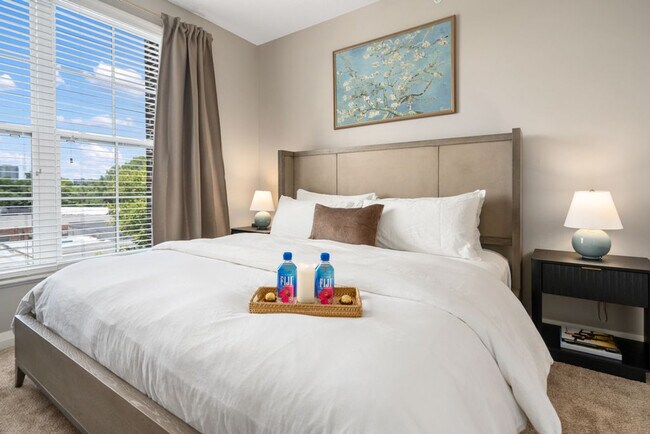 Building Photo - 407 W Rich St