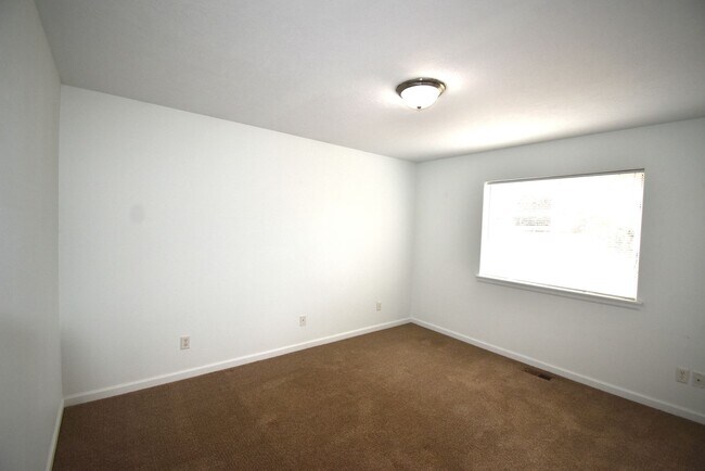 Building Photo - 1043 Fuji Ln