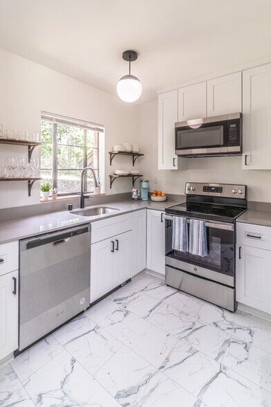Primary Photo - Robinwood Apartments