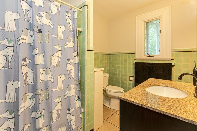 Building Photo - OPEN HOUSE 9/13 11AM-1PM  Beautiful 3-Bedr...