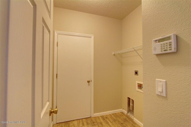 Building Photo - 1233 Bolle Cir