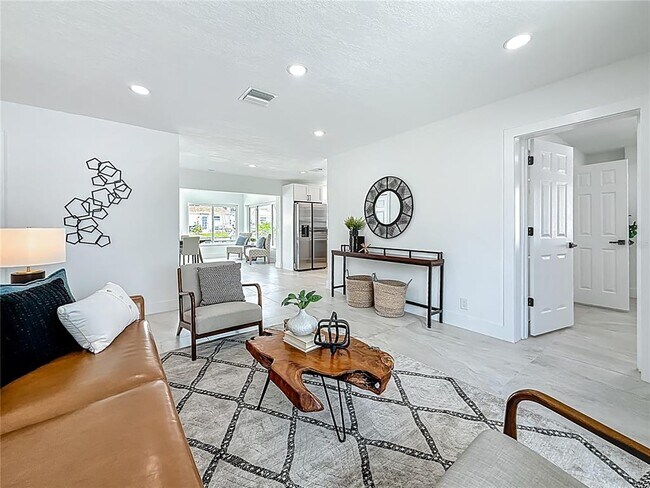 Building Photo - 572 Baywood Dr N