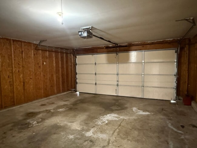 Building Photo - 6617 Cedar Cliff Dr