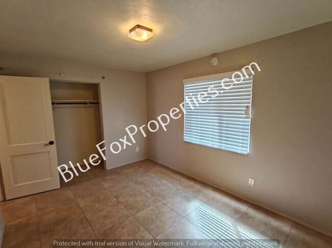 Building Photo - 907 E Weymouth St