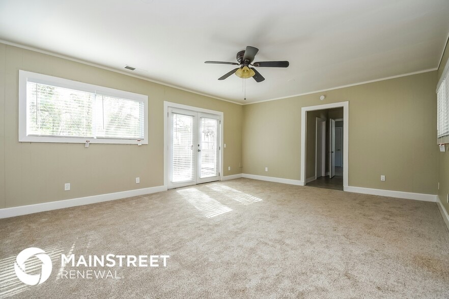 Building Photo - 8404 Thomas Ave