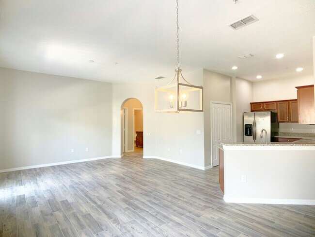 Building Photo - 6446 S Goldenrod Rd