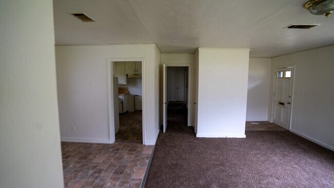 Building Photo - 3964 Del Rosa Dr