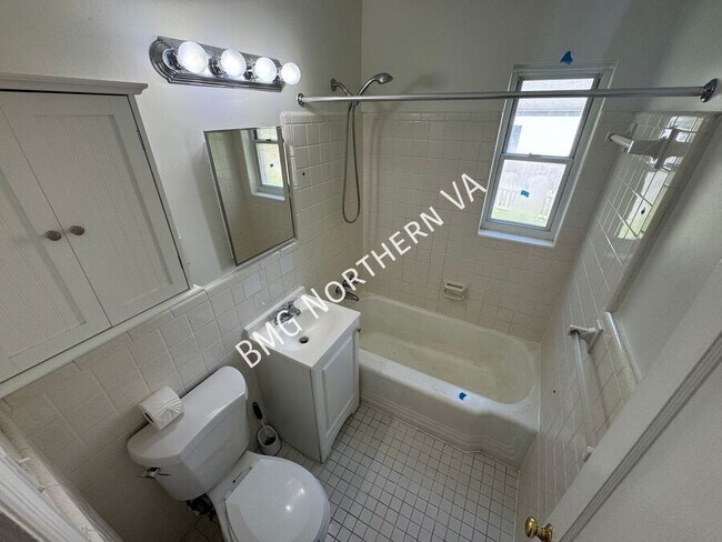 Building Photo - 7046 Lee Park Ct