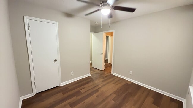 Building Photo - Updated 2 Bedroom Unit!