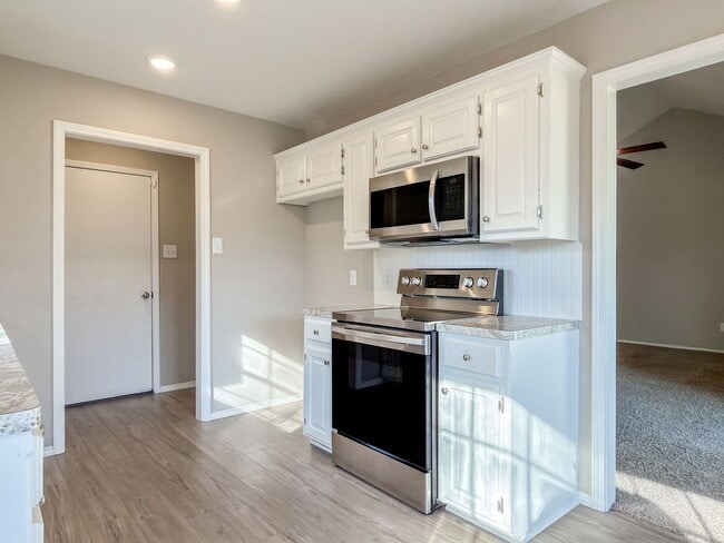 Building Photo - 700 Cedar Ln