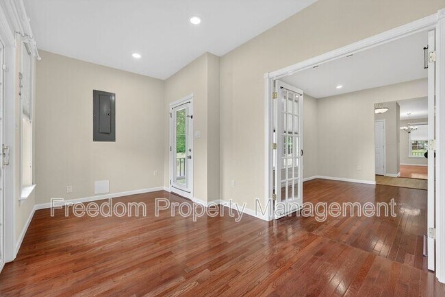 Building Photo - 8513 Thomas Dr